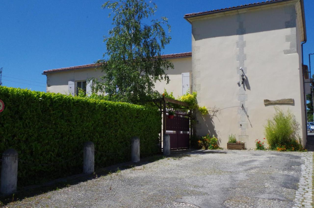 Maison D'Hotes Le Cadran Solaire Courcelles  Buitenkant foto