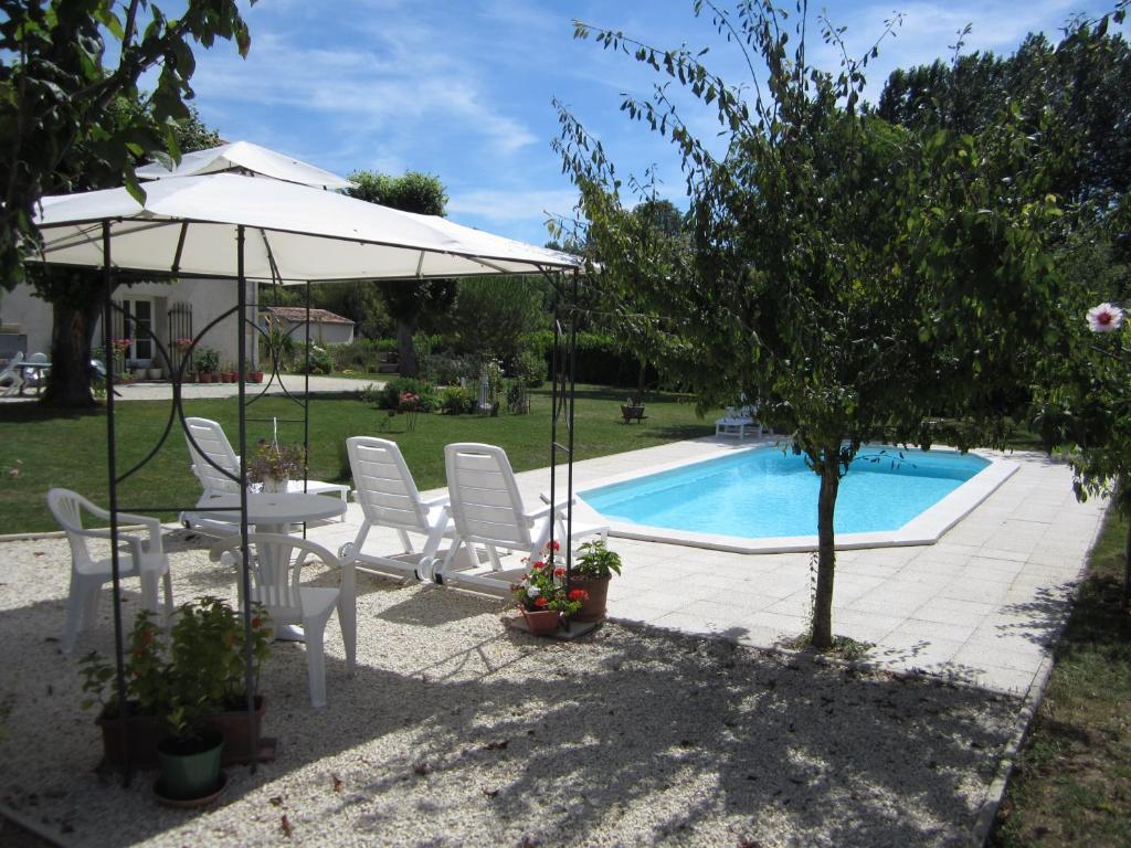 Maison D'Hotes Le Cadran Solaire Courcelles  Buitenkant foto